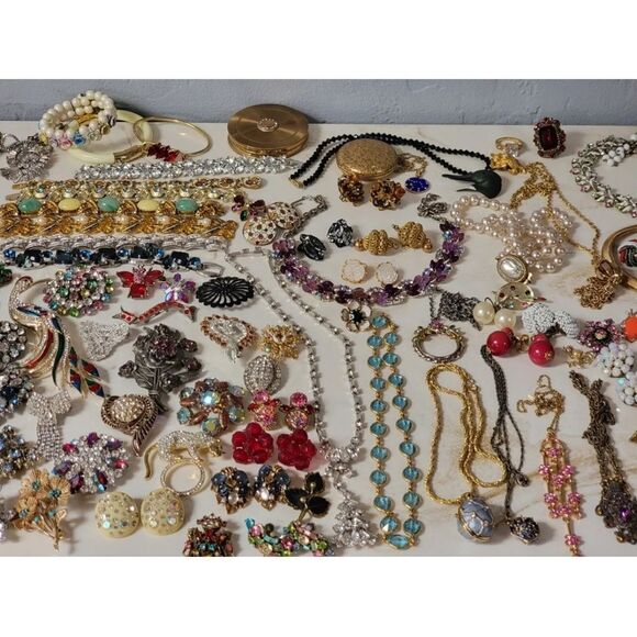 1.5 LB Vtg Mod HIGH END/ SIGNED jewelry lot~gold silver Rhinestones pearls beads - Picture 10 of 11
